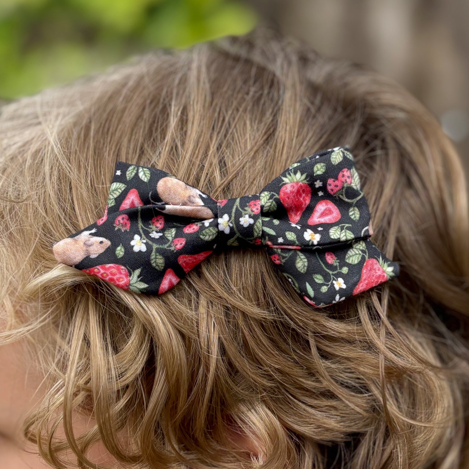 Ditsy Strawberry - Hair Bow
